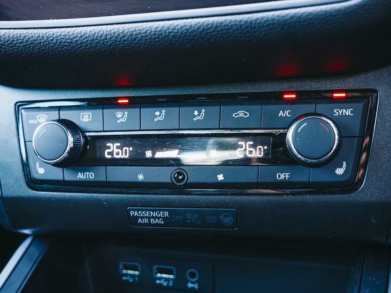 SEAT Arona 1.0 TSI (115ps) FR Sport SUV*PERFORMANCE ALLOYS, HEATED SEATS*